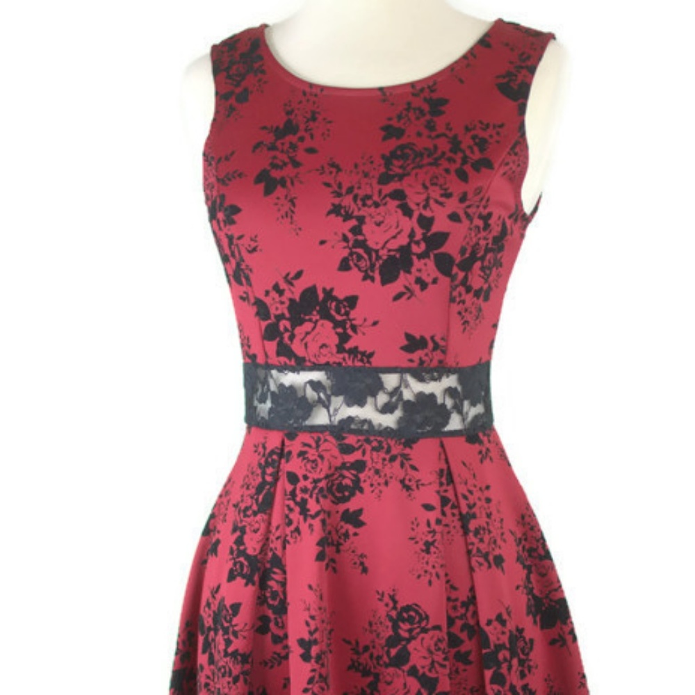 Red Floral Sleeveless Dress - Picture 2 of 8